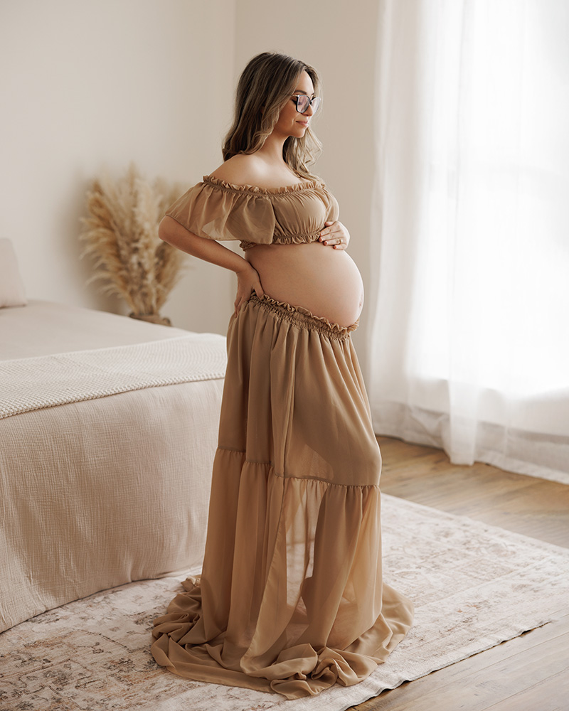 Vancouver maternity photographer takes pregnancy pic